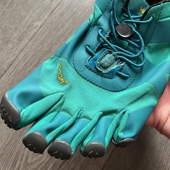 Vibram Size 42 Megagrip Five Finger Shoes - Picture 4 of 6